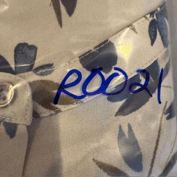 Vince Camuto Flutter Sleeve Floral Blouse Creamy beige Blue Green Flower Size 3X - Picture 10 of 10